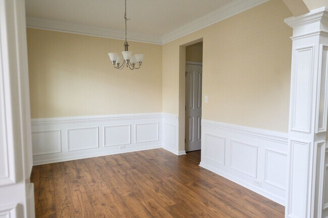 Building Photo - APPLICATIONS PENDING!  Well maintained 4 b...