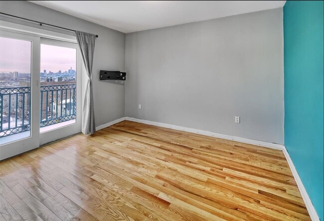 Building Photo - 605 New York Ave