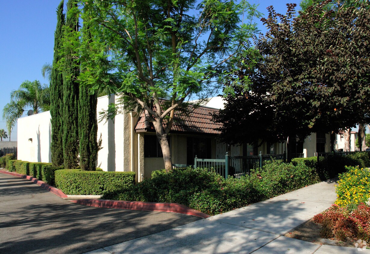 Building Photo - 1125 W Stoneridge Ct