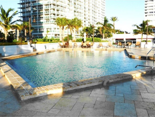 Building Photo - 2000 S Ocean Dr