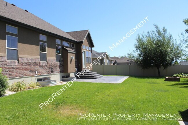 Foto del edificio - Beautiful 5 Bed, 3.5 Bath Syracuse Home