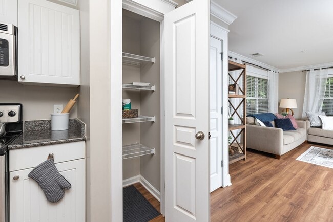 Foto del edificio - 3 Bedroom Flat, End unit Apartment - Available at Woodlands with $500 deposit. Ask your leasing a...