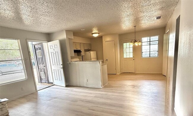 Foto del edificio - 302 Hedgewood Dr