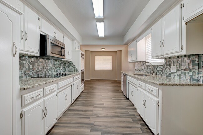 Foto del edificio - 6524 Eastbourne Ln