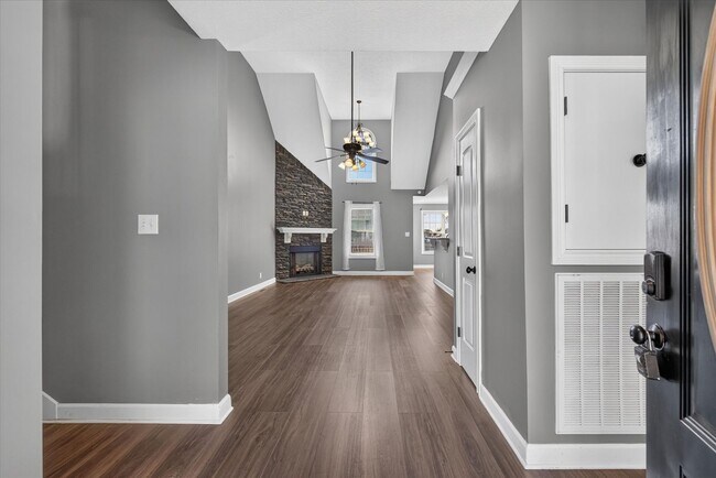 Foto del edificio - 645 Fox Hound Dr