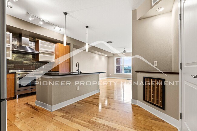 Foto del edificio - Gorgeous Condo with Mountain Views and Washer/Dryer