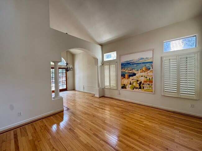 Foto del edificio - 5017 Toyon Way