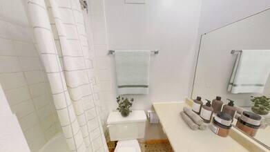 Interior Photo - 255 Stewart Street