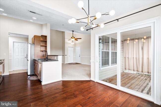 Foto del edificio - 5640 Wade Ct