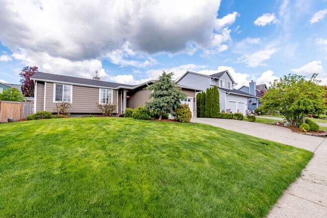 Building Photo - 4-Bedroom, 2-Bathroom Rambler with Beautiful Features and Mountain Views!