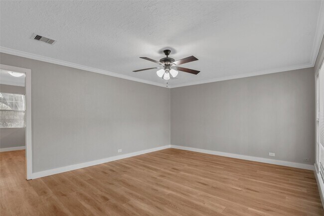 Foto del edificio - 1330 Leaman Ave