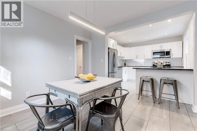 Photo du bâtiment - 97 Knyvet Ave