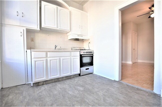 Building Photo - 96 Hudson St