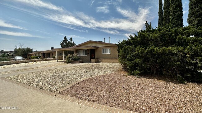 Building Photo - 6012 Fiesta Dr