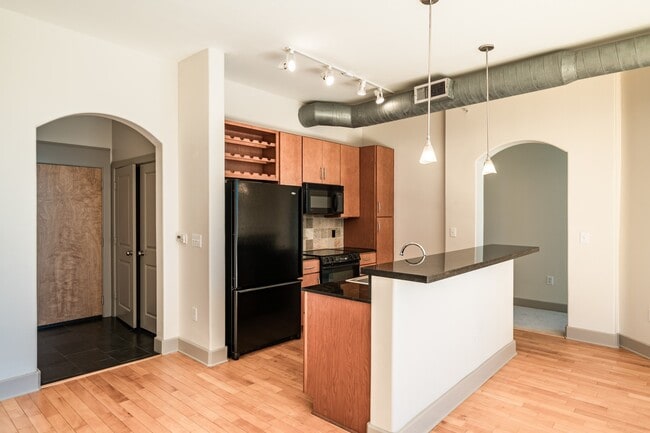 Building Photo - 1901 Post Oak Blvd