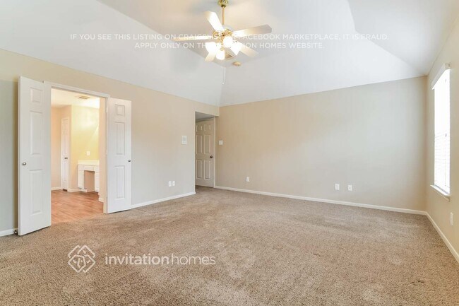 Foto del edificio - 11907 Lakewood Hills Dr