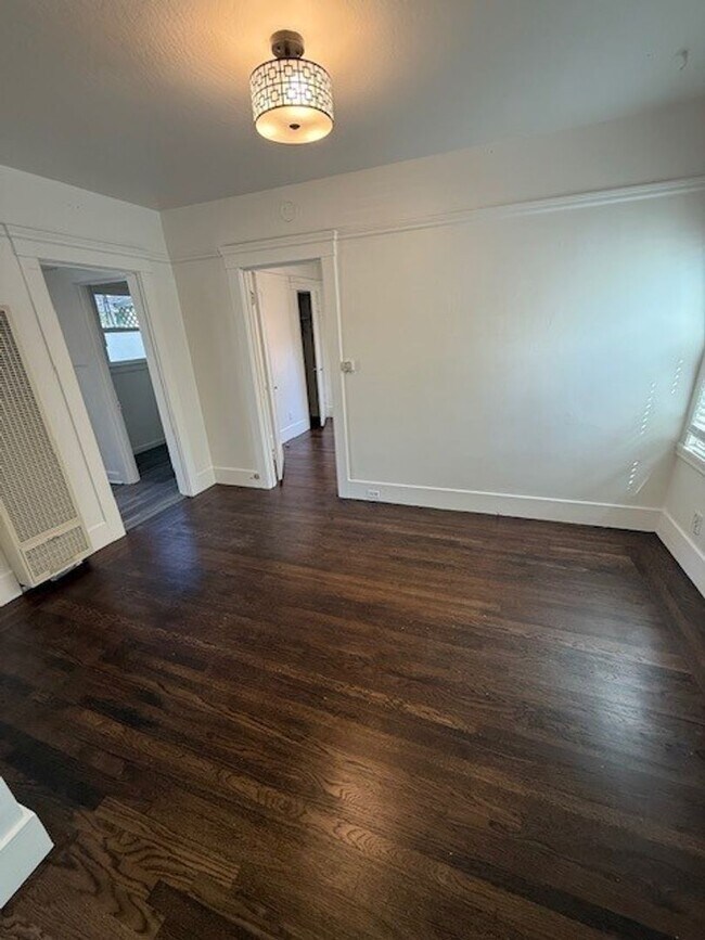 Foto del edificio - Burlingame Charming One-Bedroom Home