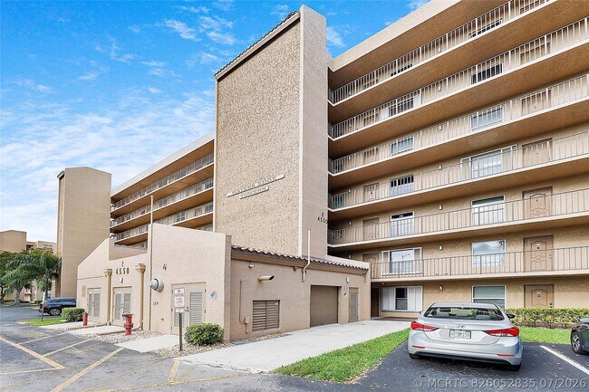 Building Photo - 4550 NW 18th Ave