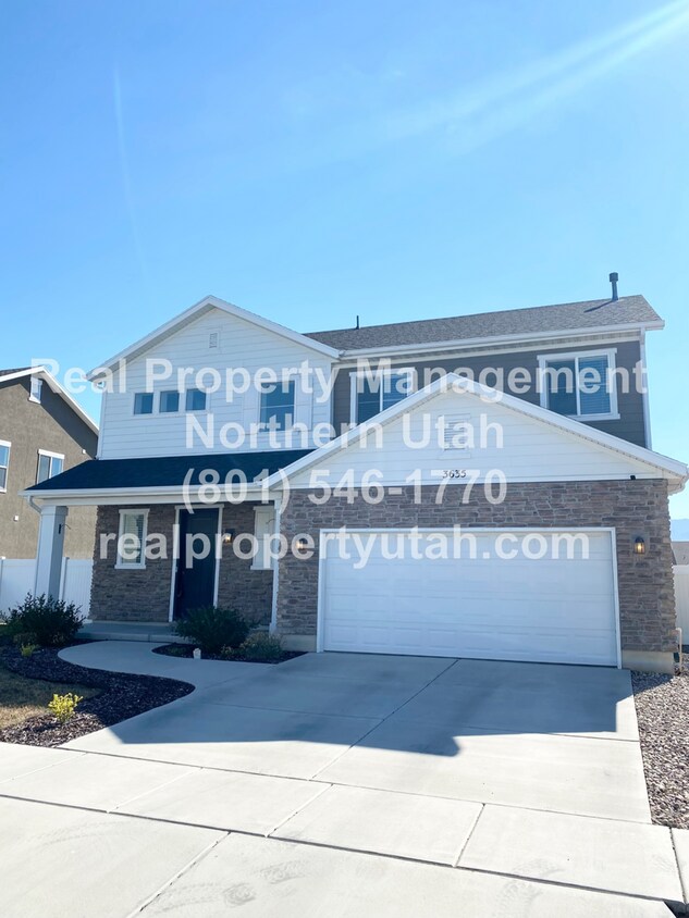 Primary Photo - Gorgeous 3 Bedroom 2.5 Bathroom Syracuse H...