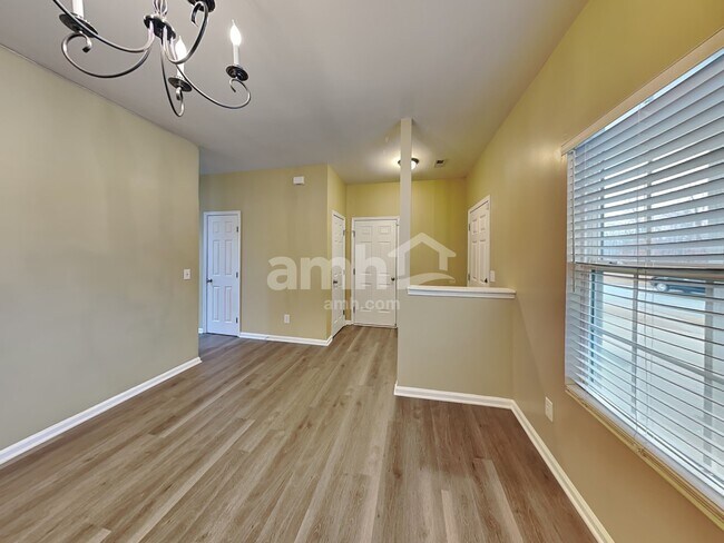 Building Photo - 812 Redland Dr