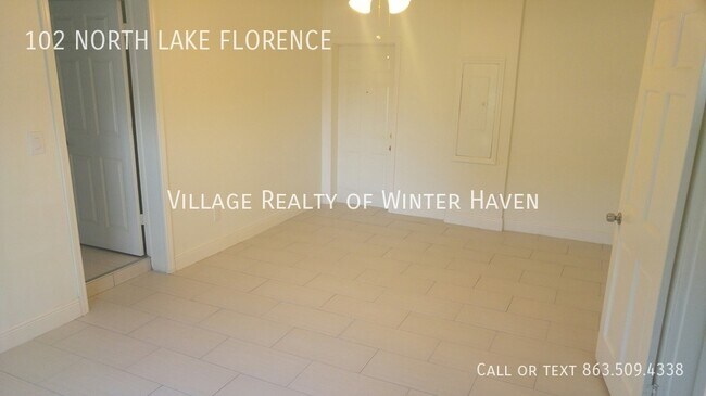 Building Photo - Southeast Winter Haven LOTS OF SQUAREFOOTAGE