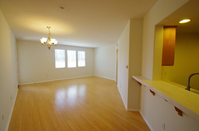 Building Photo - 291 Riverdale Ct