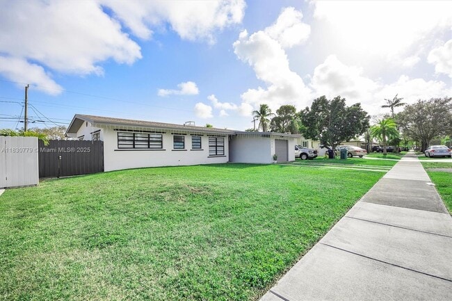 Building Photo - 9570 Jamaica Dr