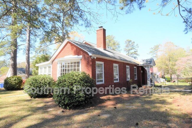 Building Photo - 601 Huske St