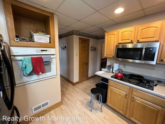 Building Photo - 4 br, 2 bath House - 120 11th Ave NW