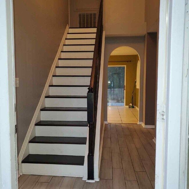 Building Photo - 87105 Kipling Dr