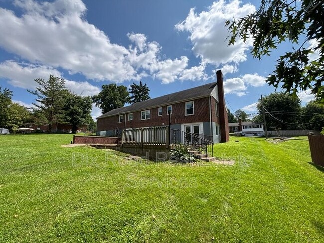Building Photo - 1750 N Staunton Dr