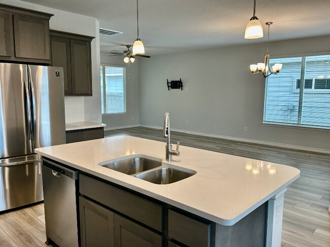 Foto del edificio - 810 Mineral Wells Ln