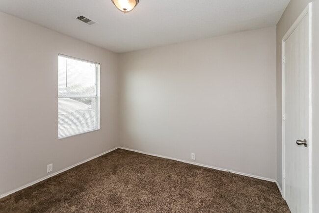 Building Photo - 6250 Gillian Park Dr