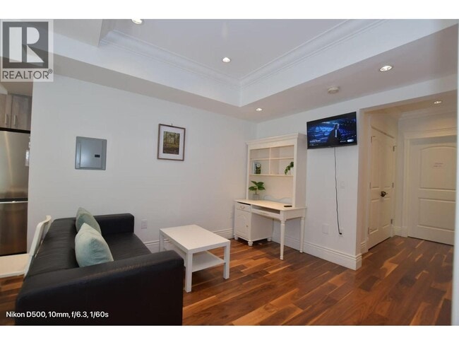 Building Photo - 1151 W 21st St