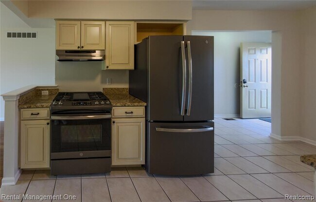 Building Photo - 11575 Lynhurst Dr