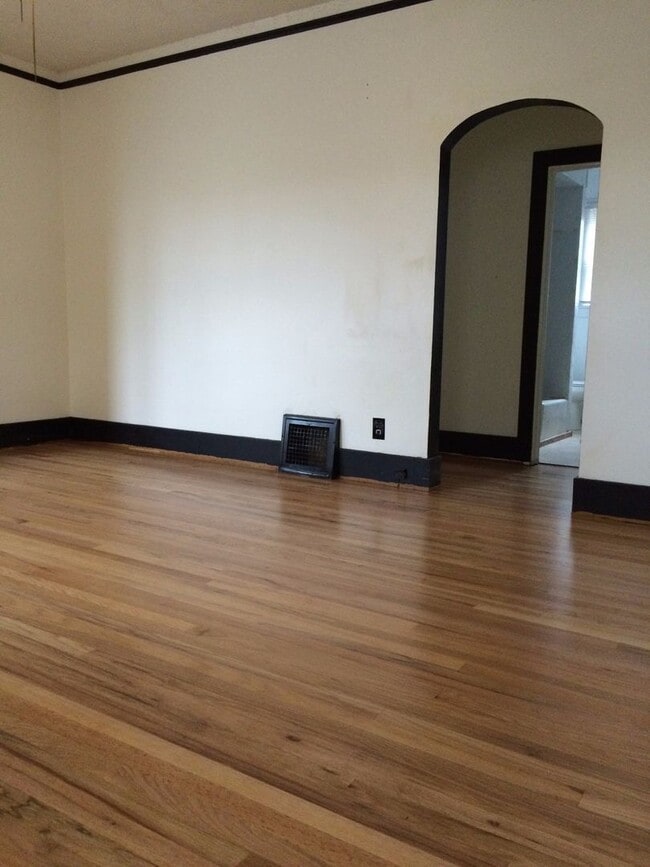 Photo - Spacious 5 Bedroom 2 Bathroom Home