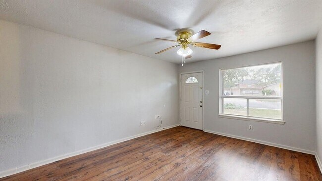 Foto del edificio - 412 University Oaks Blvd