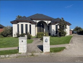 Building Photo - 802 Frio Dr