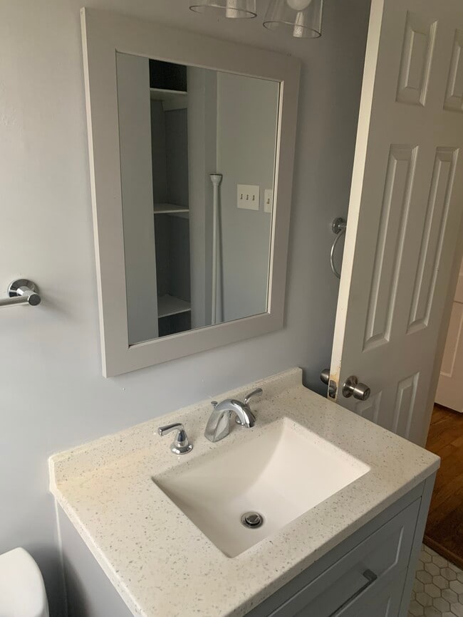 Photo - 1915 Headland Dr House