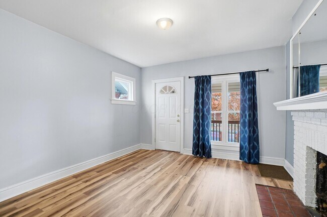 Foto del edificio - 212 E Hudson St