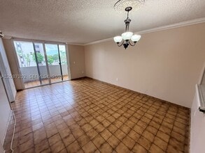 Building Photo - 10000 NW 80th Ct