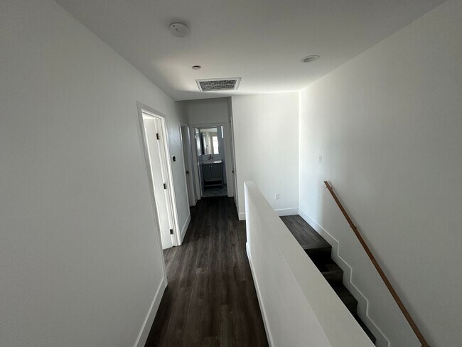 Foto del edificio - 1623 W 208th St