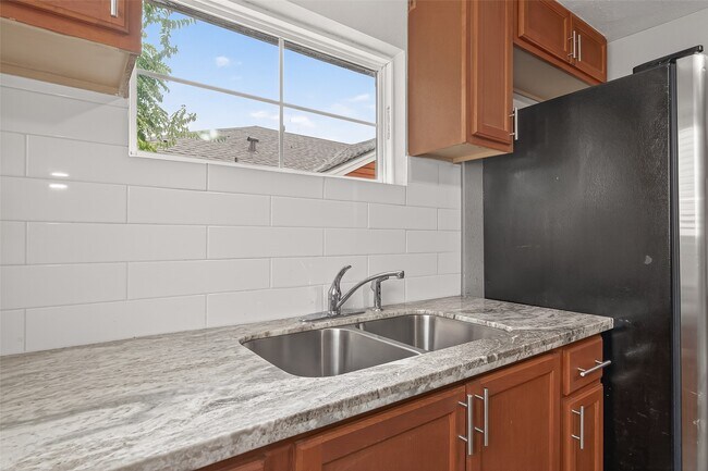 Foto del edificio - 1511 Scharpe St