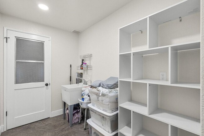 Foto del edificio - 1197 Oriole Rd