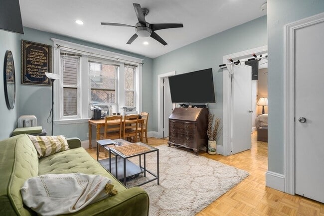 Foto del edificio - Modern unit with great location in heart of Allston available 9/1/26