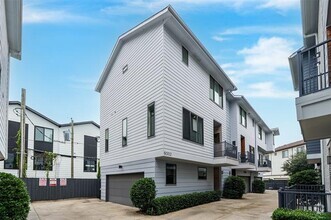 Building Photo - 6002 Hudson St