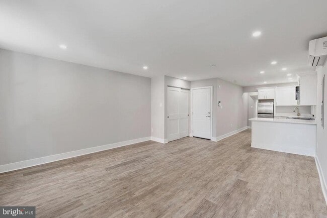 Building Photo - 256 S 11th St