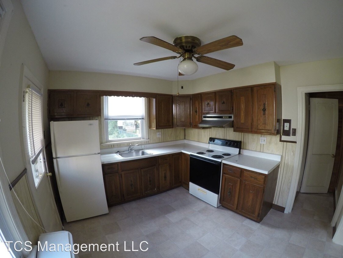 14 Cherry St, Darby, PA 19023 Room for Rent in Darby, PA