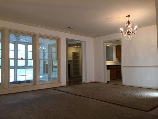 Building Photo - 10714 Kings Riding Way