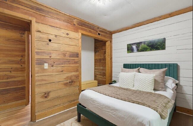 Foto del edificio - 1480 S Country Club Dr
